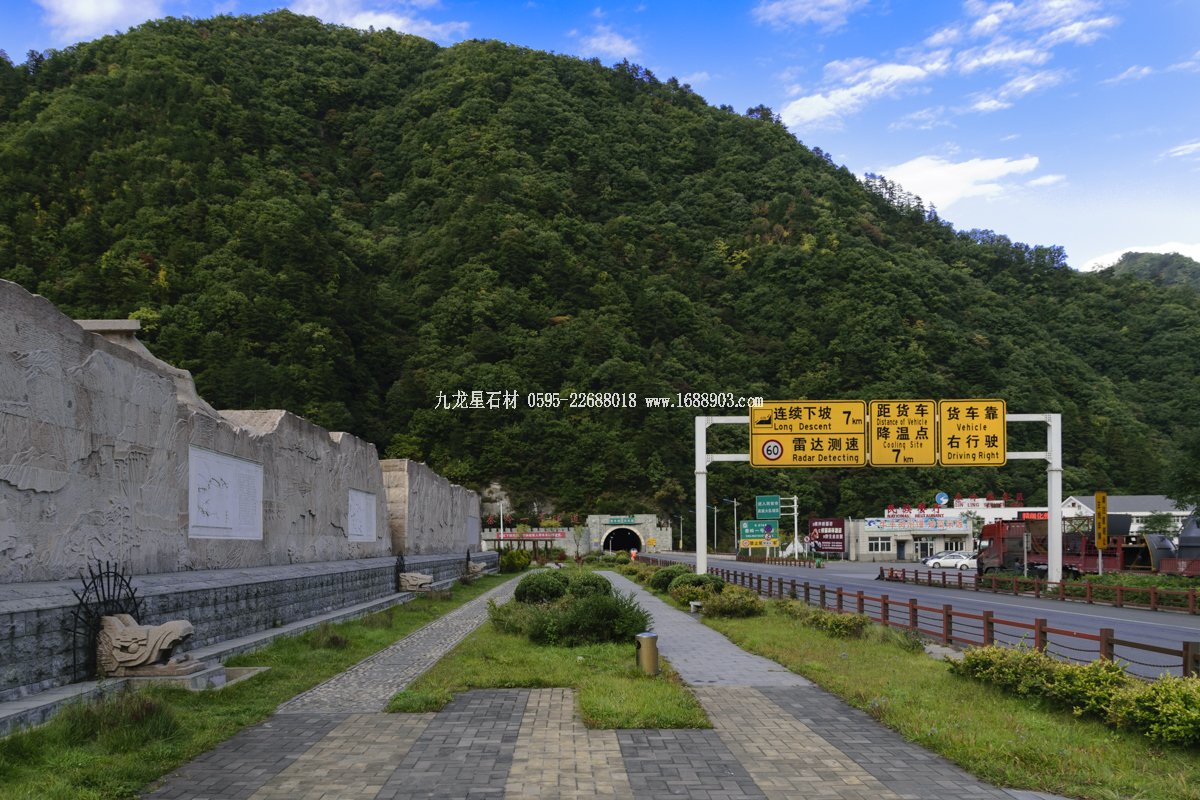 秦嶺服務(wù)區(qū)景觀(guān)及群雕掠影【2】圖片1
